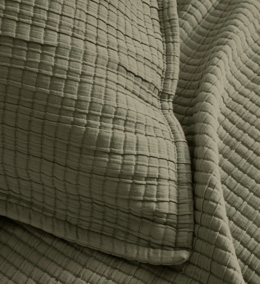 Nuevo sin etiquetas Juego de 2 fundas King de algodón acanalado verde oliva Quince King caja abierta Foto 3 de 4