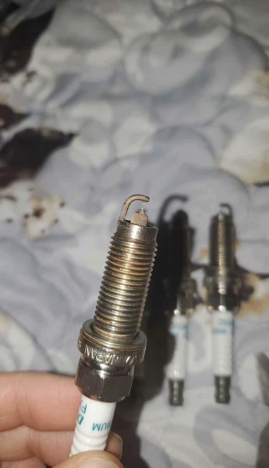 Denso Iridium Spark Plugs FXE20HE11C Set of 4 Part Number #3490 “Used” - Image 3 of 4