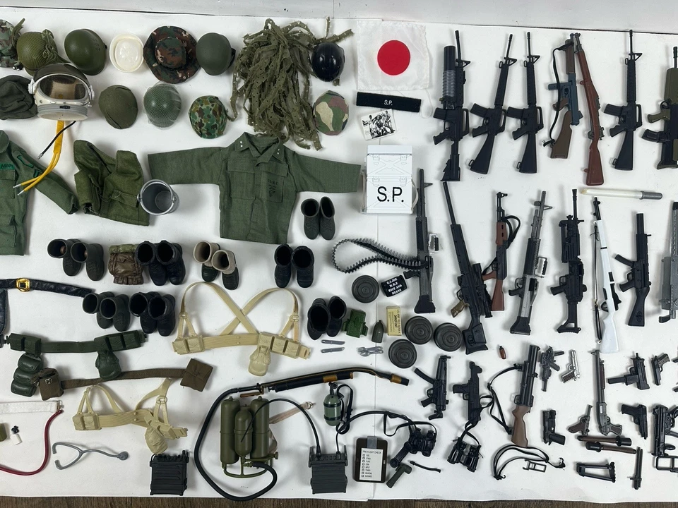 G.I. Joe 1990’s 12" Figures and Accessories Huge Lot Hasbro PLEASE SEE PHOTOS - Image 4 of 4