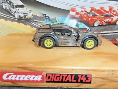 Carrera Digital 143 Autos Car Force '' Buccaneer'' mit Tuningmagnet! LED v&H