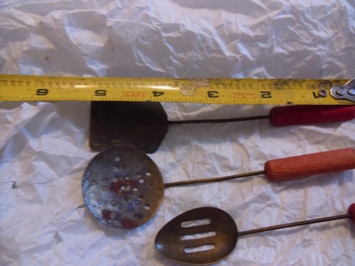 Set 5 Utensili Gioco Cucina Bambini Vintage Manico Legno Metallo Rosso - Foto 2 di 4