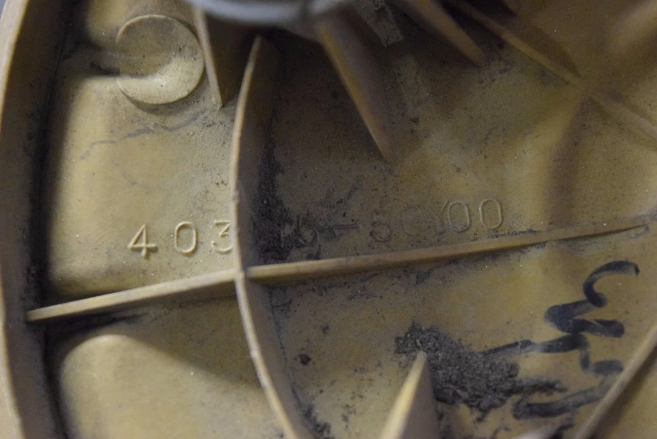 91 92 93 94 95 96 97 98 99 Nissan 200SX NX Sentra 4031550Y00 OEM Center Hub Cap - Image 3 of 3