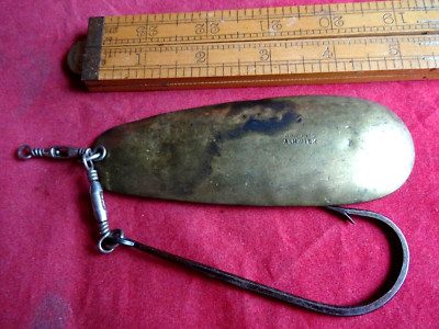 EIN SELTENER VINTAGE 5'' (KÖRPERLÄNGE) WINTERHARTER ''INDIAN SPOON'' KÖDER