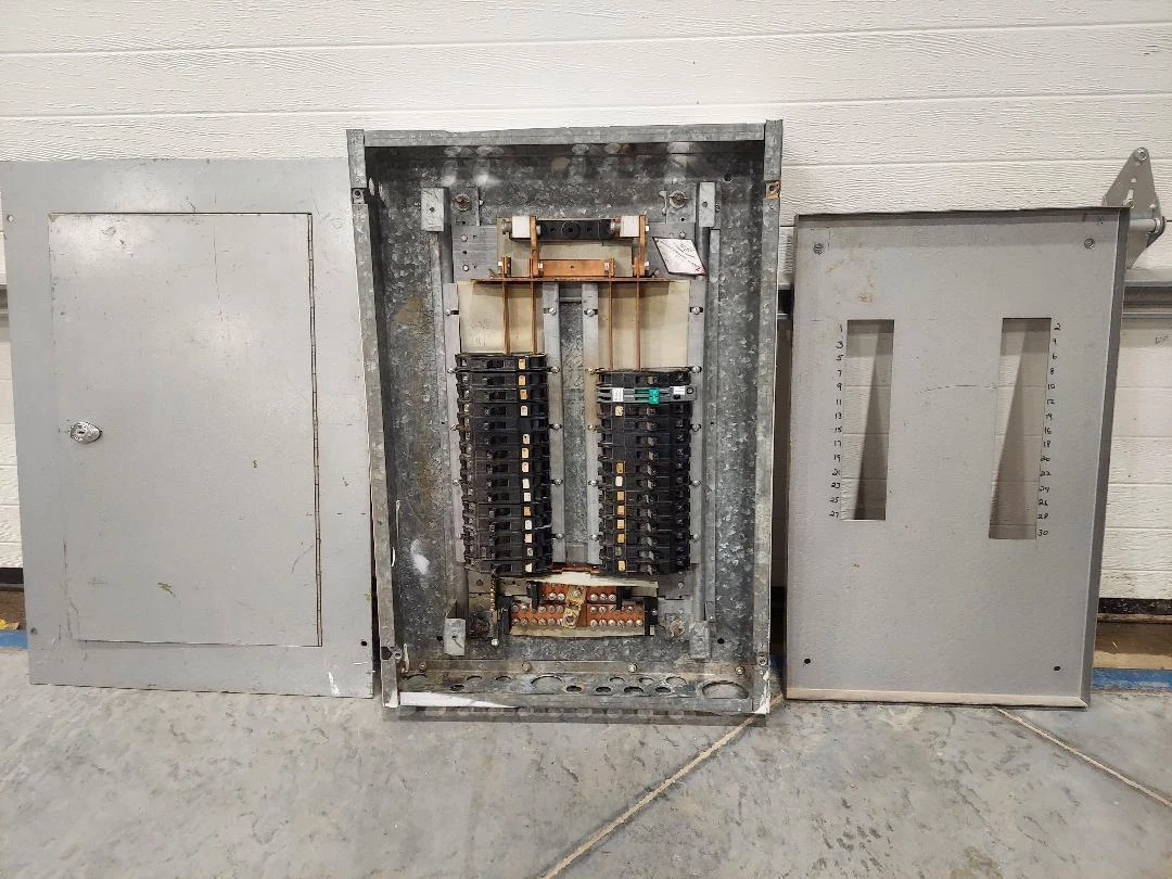 Zinsco Panel With 100 Amp Main And Breakers 480Y/277 Volt