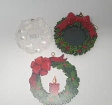Christmas Wreath Ornament Lot Of 3 One Mini Picture Frame 2x2 Plastic 1980