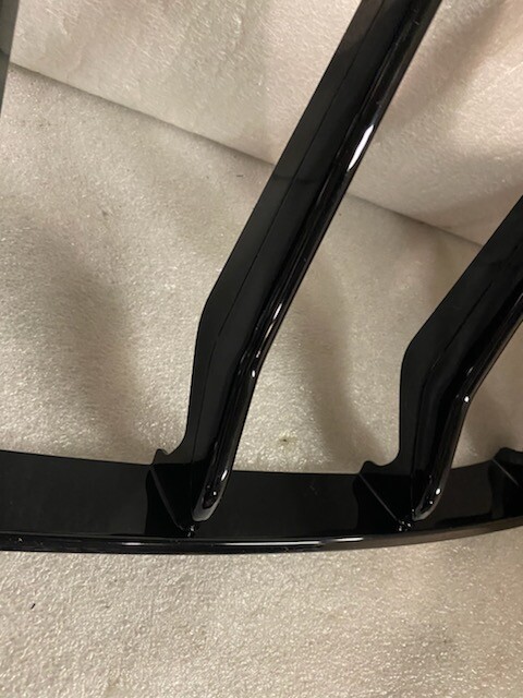 2016-2020 Maserati Levante Grille Piano Black 670091447 / 670047042 OE PERFECT