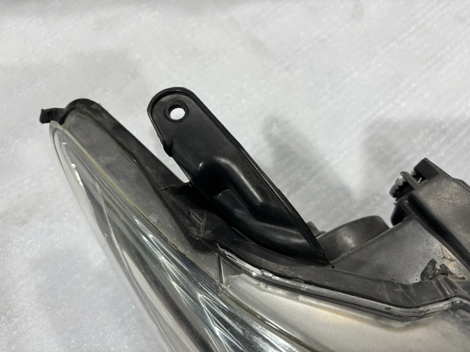 Faro halógeno Toyota Camry 2015-2017 de fábrica OEM | (derecha/pasajero) Foto 4 de 4