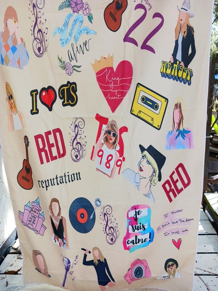 Manta / toalla / tiro Swifty. guitarra, disco, reputación, corazones. 31" x 62". Foto 3 de 4