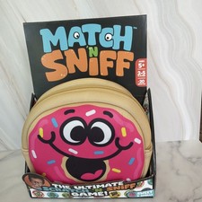 Match N Sniff The Ultimate Scratch N Sniff gioco per feste dolce e puzzolente nuovo S