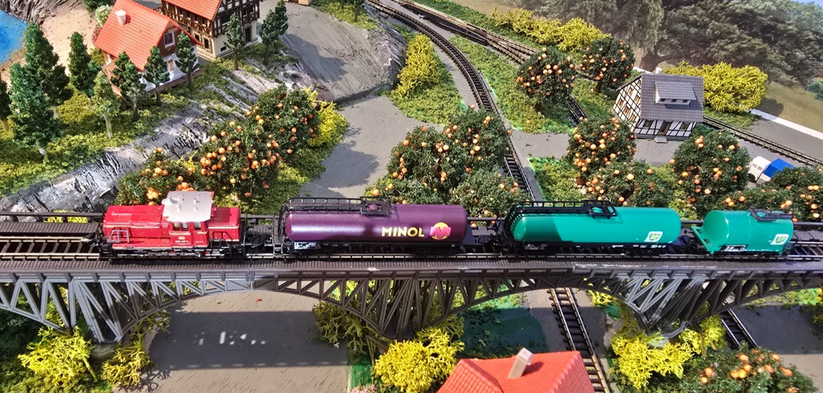 Märklin mini-club Zゲージ ディーゼル機関車+ 客車３両セット Zゲージ mini-club Marklin メルクリンミニ marklin 3両セット Z 客車