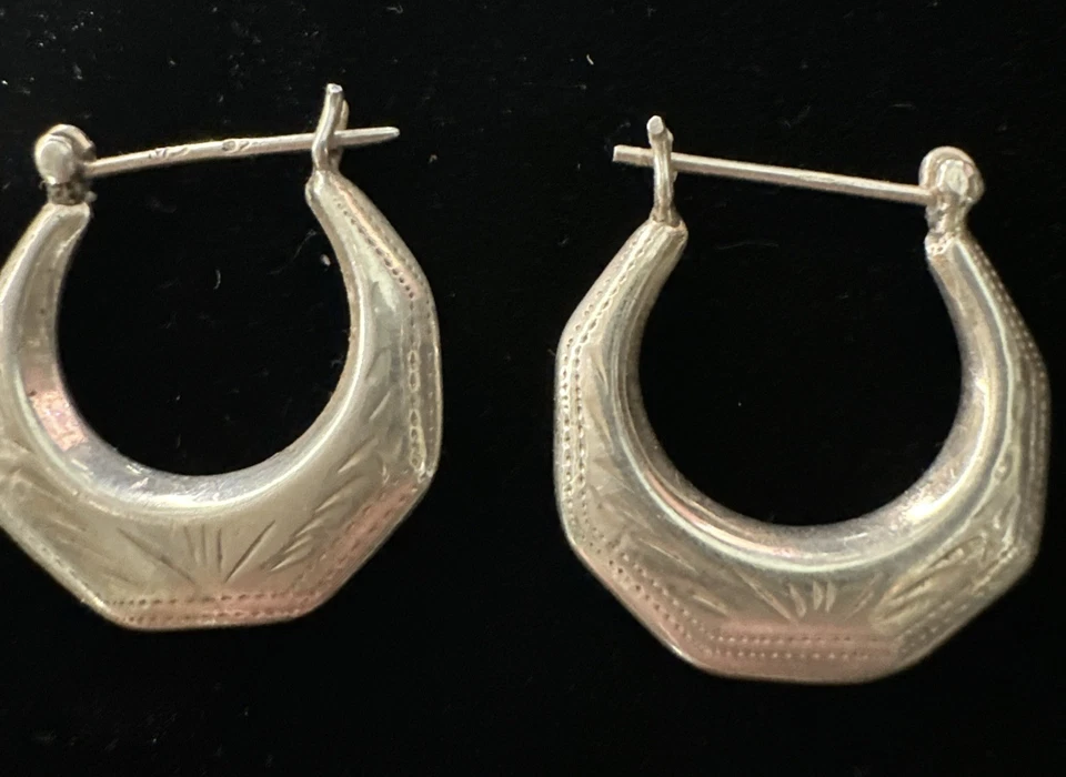 Pendientes de aro para mujer perforados en plata de ley grabados/firmados 925 Foto 3 de 4