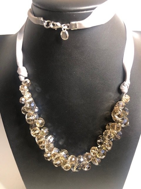 B0451 Loft Crystal Cluster Statement Necklace wit… - image 2