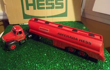 AMERADA HESS (RED) TRUCK CUSTOM GAS/OIL B MACK LIKE 1964 working lights