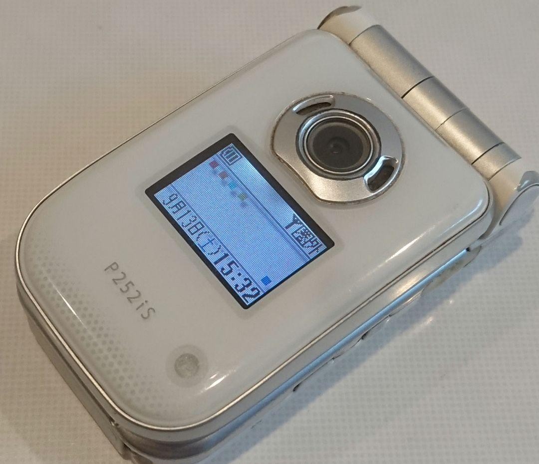 NTT DoCoMo ムーバ P252iS 本体 NTT docomo P252Is White Kawaii Cute Japanese Flip phone Garakei