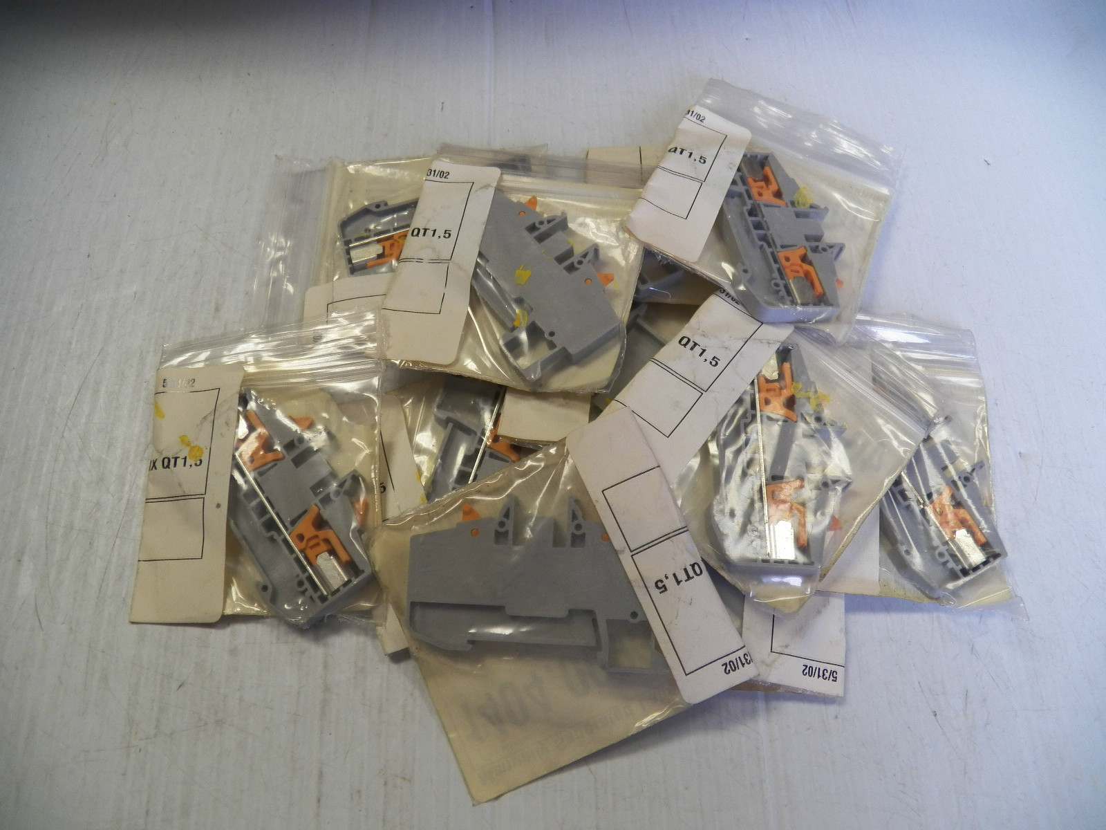 NEW PHOENIX CONTACT LOT OF 11 TERMINAL BLOCK 3204010