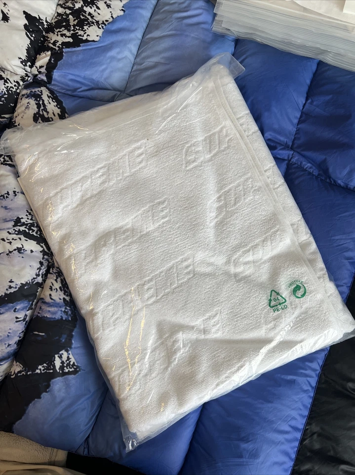 SUPREME 40X70 WHITE TONAL REPEAT BEACH TOWEL WHITE SS18 WEEK 20/ AUTHENTIC/ NEW - Image 3 of 4