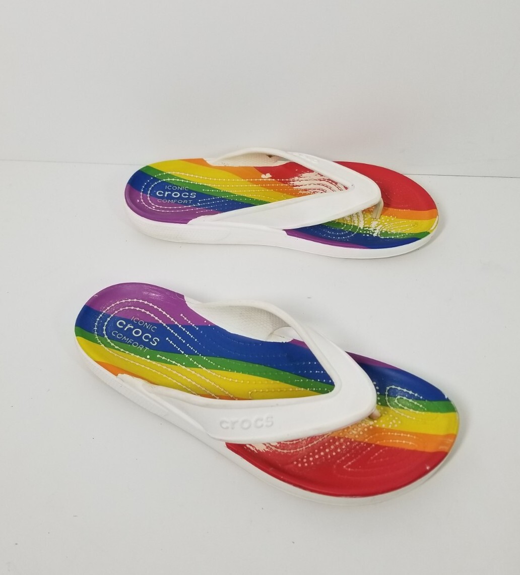 Crocs CLASSIC II RAINBOW STRIPE Flip Flop Sandals Wom… Gem