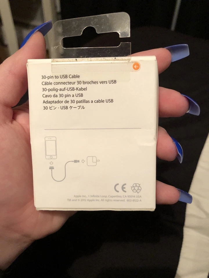 Apple 30 Pin to USB Cable(1m/3ft)for iPhone 3 4 4siPad 1st-MA591G/C-NEW! VINTAGE - Image 2 of 3