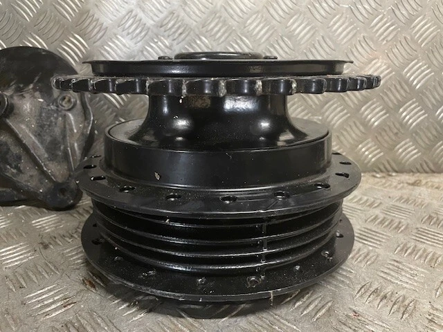 HONDA CB750 K back wheel hub and brake plate - Image 4 of 4