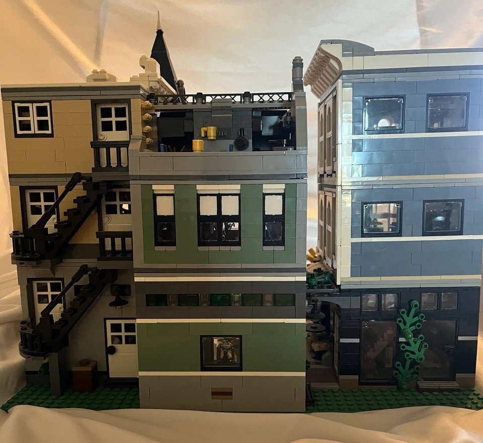 Lego 10255 Montaje Cuadrado Con Minifiguras E Instrucciones Faltan 7 Piezas Foto 2 de 4