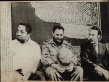 1973 Press Photo Cuban Prime Minister Fidel Castro with other leaders in Algiers