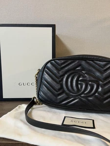 Sac à bandoulière matelassé GUCCI gg Moment avec boîte sac du Japon