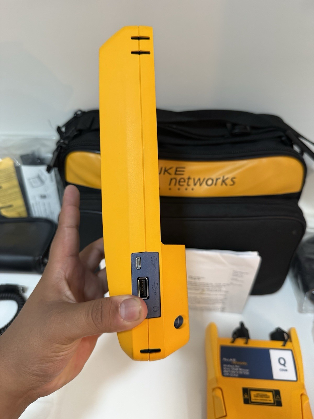 FLUKE NETWORKS VERSIV OPTIFIBER PRO OTDR KIT W/ QUAD OTDR MODULE & ACCESSORIES