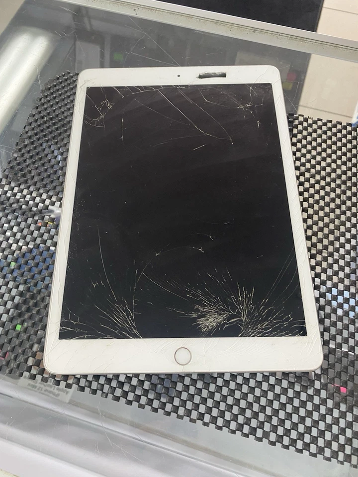 Apple iPad 8TH Gen Wi-Fi 32GB - for Parts/repair - A2270 - C69 - image 4 of 4