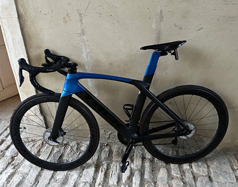 Trek Road Bike Blue/Black 700C Hydraulic Disc Drop Bar Derailleur Bottle Cage