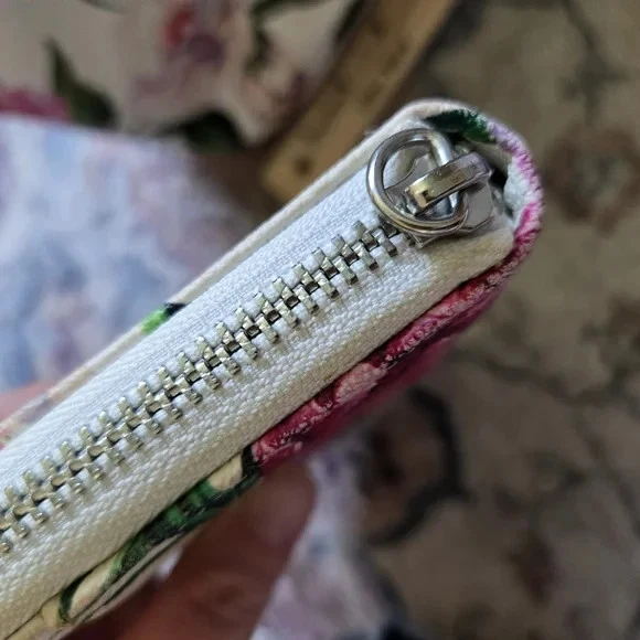 Bolsa tote feminina floral Dana Buchman com carteira - Creme e multicolorido floral - Imagem 3 de 4