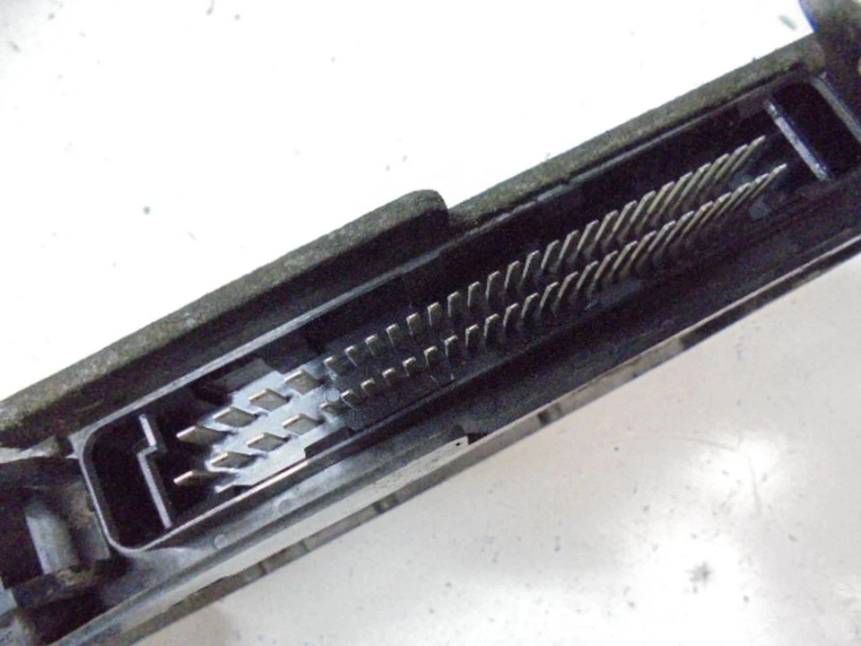 Centralina motore Renault Laguna I 1999 ECU 7700105819 AOJ28340 - Immagine 2 di 4