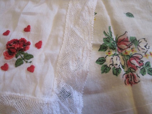 VTG EMBROIDERED LOT OF 4 LADIES HANKERCHIEFS-LACE HEM/FLORAL/PRINTED FLORAL - Picture 3 of 3