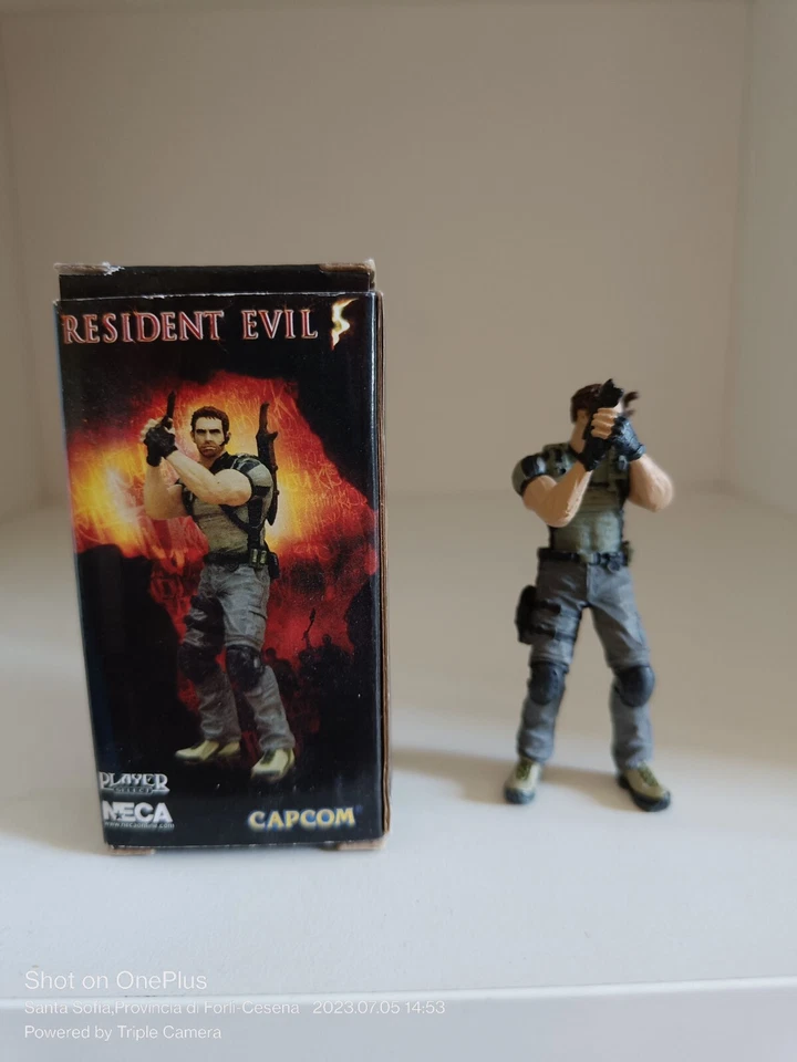 RESIDENT EVIL 5 CHRIS NECA PLAYER SELECT ACTION FIGURE ORIGINALE - Immagine 4 di 4
