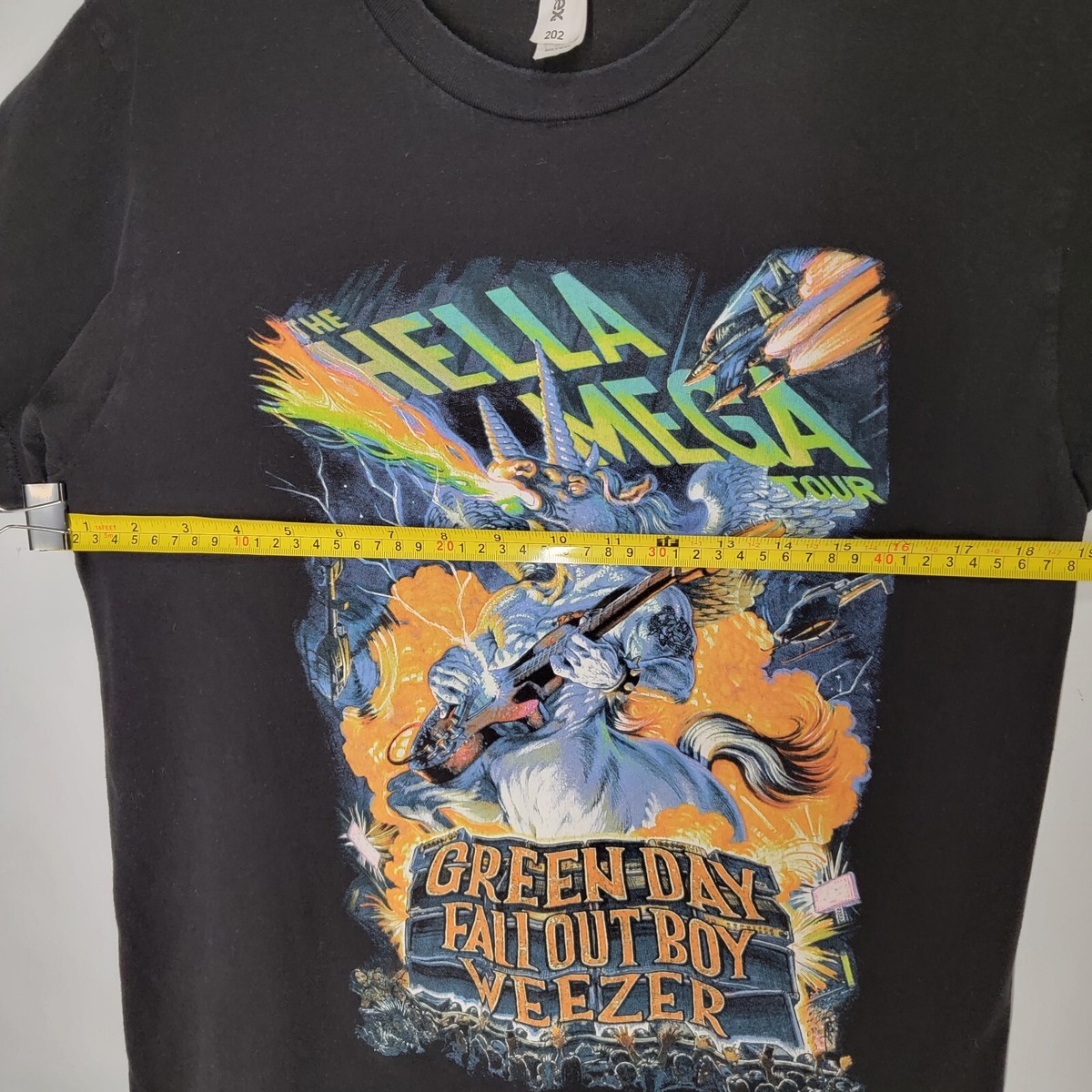 Hella Mega Tour with Green Day Fall Out Boys and Weezer shirt Size