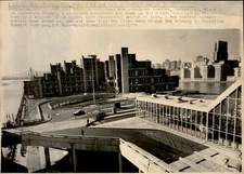 LG953 1976 Wire Photo A SPLASH AWAY FROM MANHATTAN Roosevelt Island Apartments