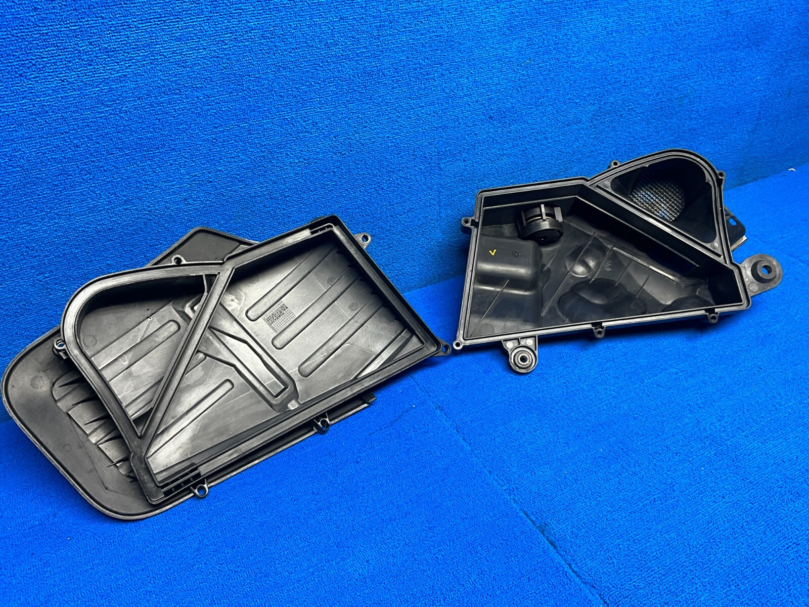 2003 - 2012 BENTLEY CONTINENTAL GTC 6.0L W12 LEFT SIDE INTAKE CLEANER BOX  OEM