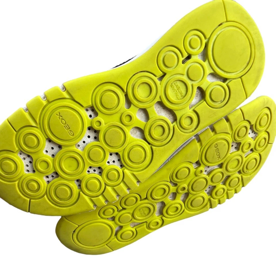 Tênis Geox Boys preto/verde limão sola respirável palmilha de couro tamanho 31 em excelente estado usado - Imagem 3 de 4