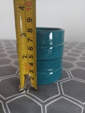 T&uuml;rkisgr&uuml;ner Wonky Keramiktopf.