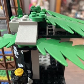 Vintage LEGO Pirates Forbidden Island (6270) Complete with figures, instructions