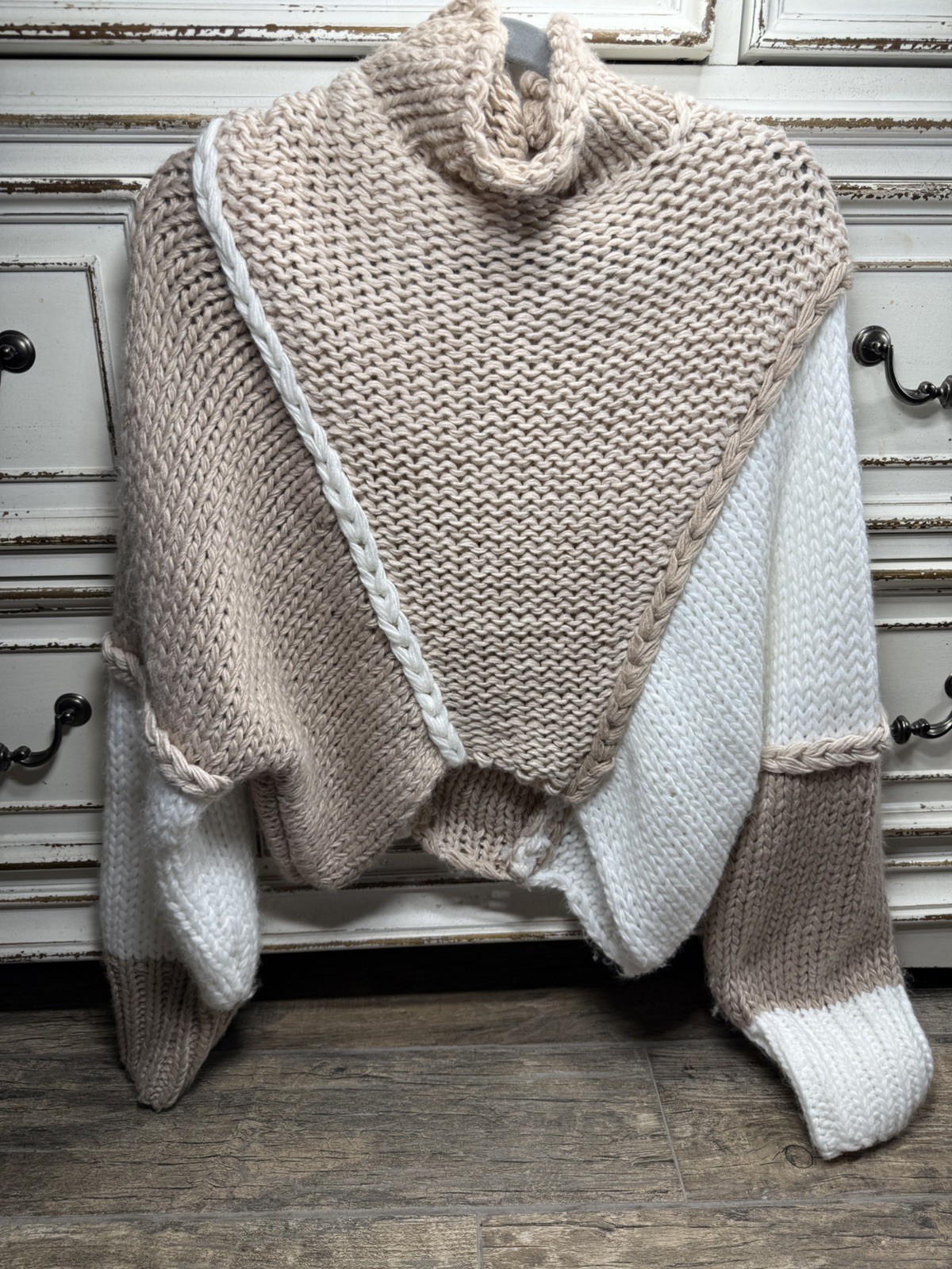 ALTAR’D STATE  Women's Size XS  White & Beige Sweater