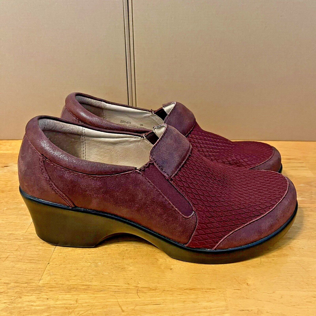 Alegria Womens 8.5 Eryn Grappa Tumble Slip On Wedge Clogs Red Leather Ery-473 View 5