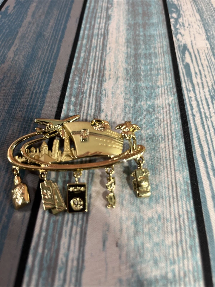 Broche Danecraft Vacaciones Crucero Barco Viaje Tema Avión Tono Dorado Cuelga Dijes Foto 3 de 4