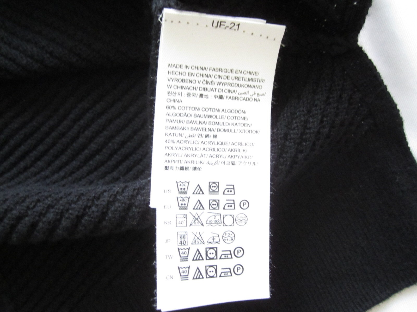 New W/ Tag Calvin Klein Jeans V Neck Cotton Blend Pullover Sweater Sz S (WB355) thumbnail 7