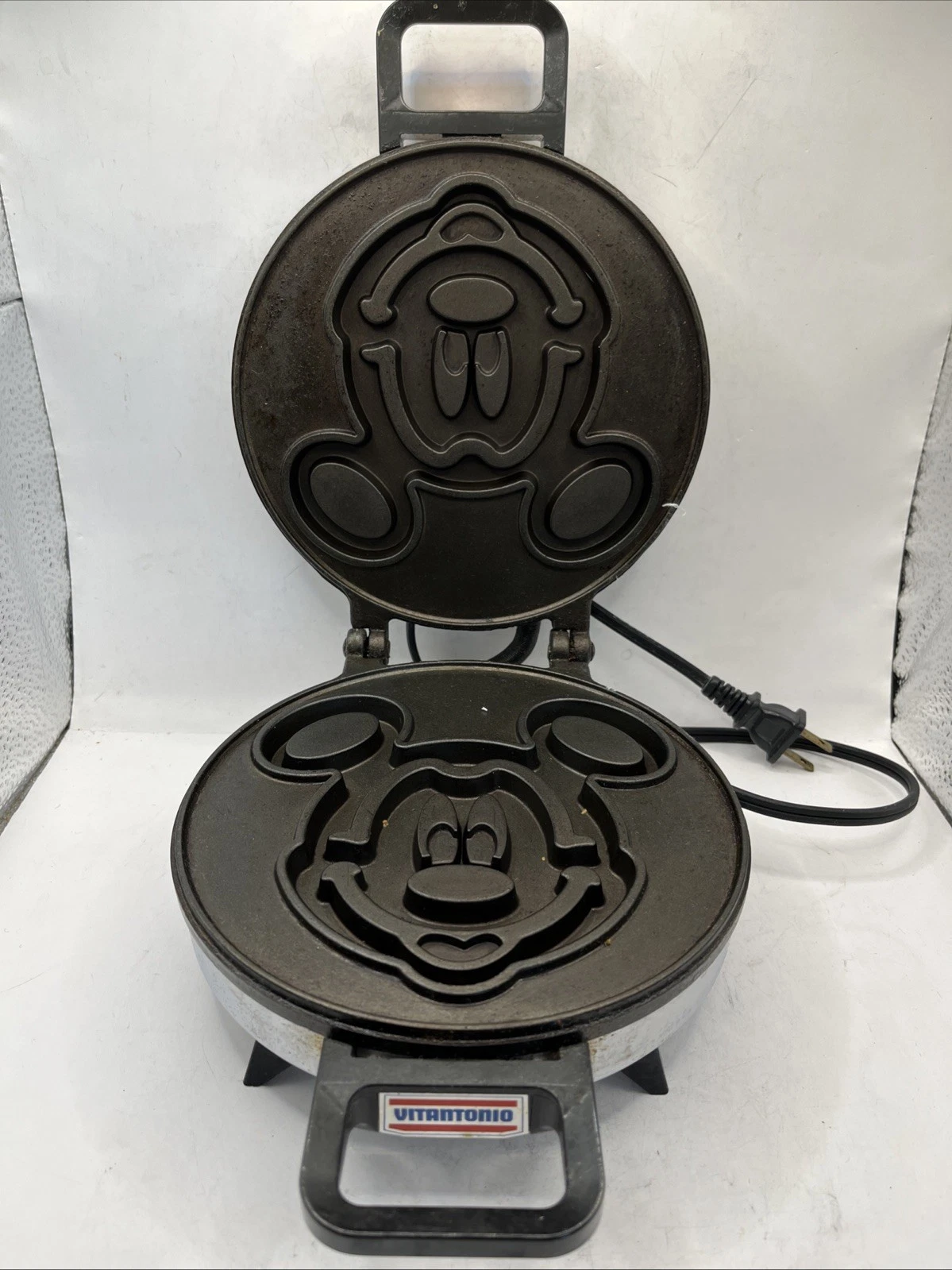 Vitantonio Mickey Mouse Disney Waffle Iron Mickey’s Waffler 950 11-1991 Tested
Opens in a new window