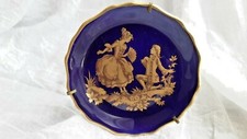 LIMOGES SIGNED FRANCE COURTING COUPLE NAVY BLUE GOLD TRIM 4" PLATE EASLE STAND 