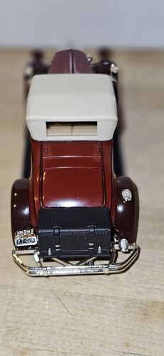 Signature Models 1930 Pierce-Arrow Model B Diecast Car 1:32 Burgundy - Picture 7 of 8