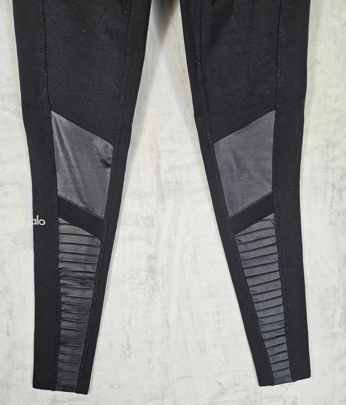 alo-yoga mid waist moto yoga active leggings