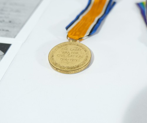 BWM & Victory Medal Ribbons 44942 Pte Arthur Cowley M.G.C. With Miniatures Z15 - Picture 12 of 17