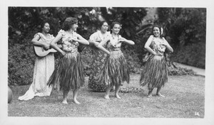 1930's-40s Hawaii Photo 3 pretty Hula girls