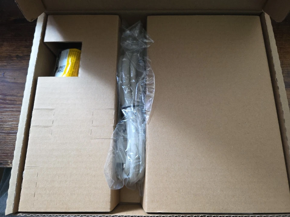 Startech ST124PRO 4 Port High Resolution VGA Video Splitter NEW IN BOX - Image 2 of 2